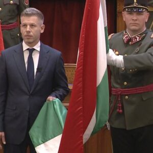 Letette esküjét Magyar Péter