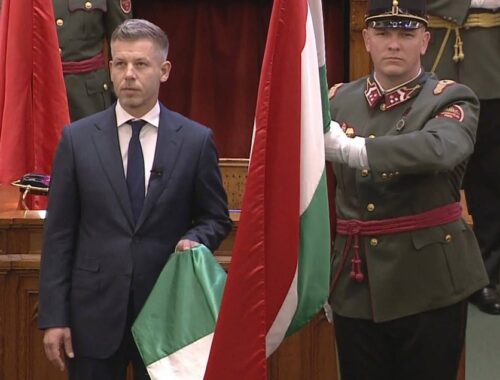 Letette esküjét Magyar Péter