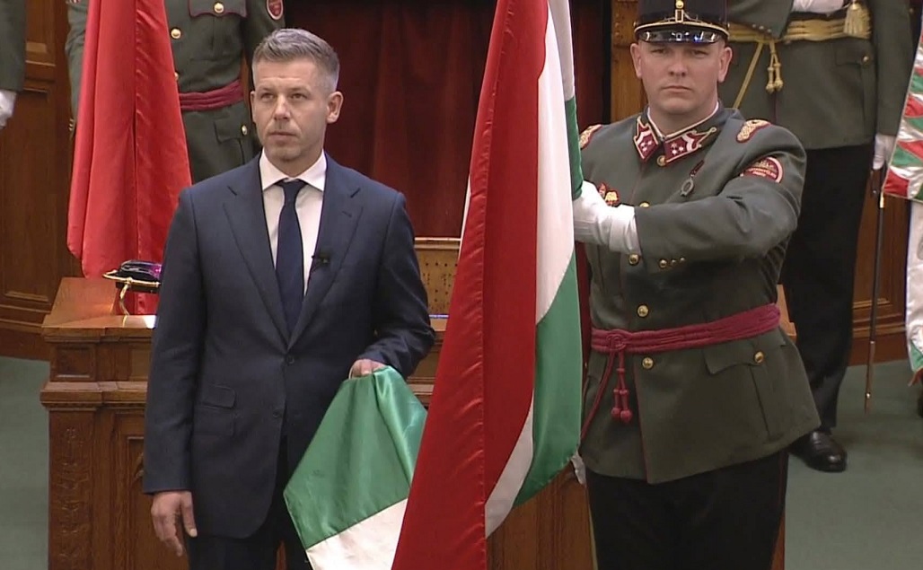 Letette esküjét Magyar Péter